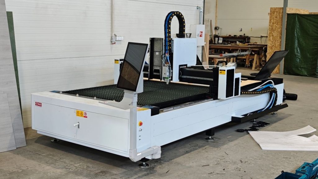 Fiber laser LF3015E front right