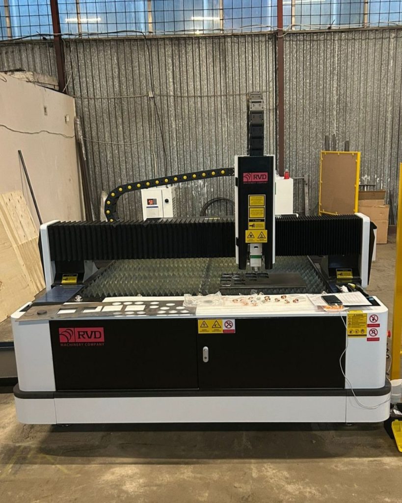 Fiber laser cutting machine LF3015LN front
