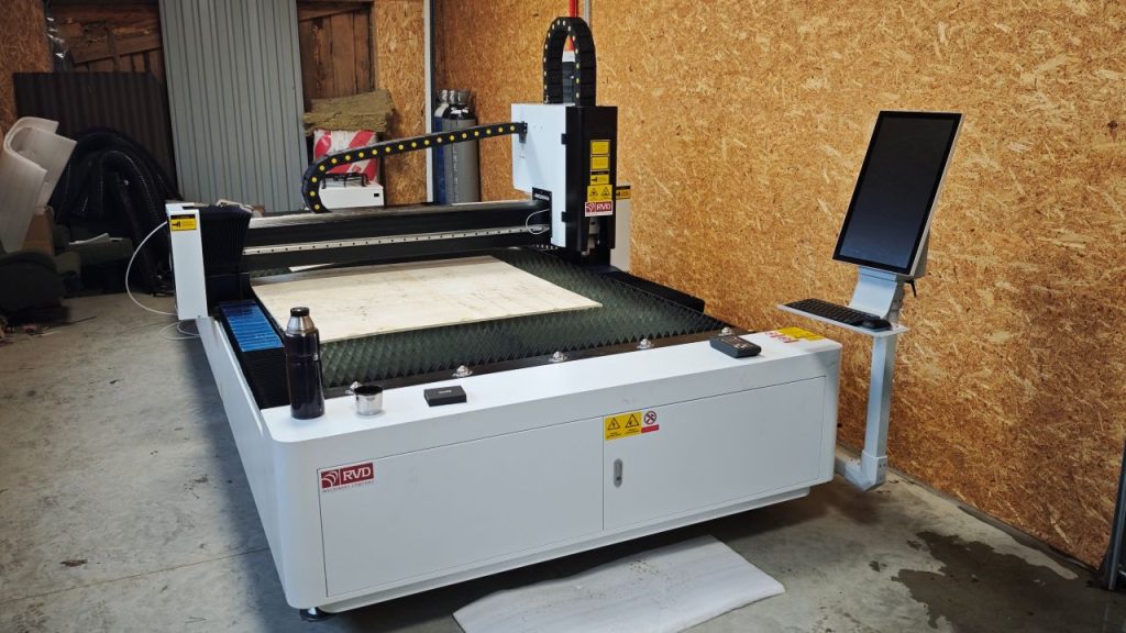 Fiber laser LF3015E front view
