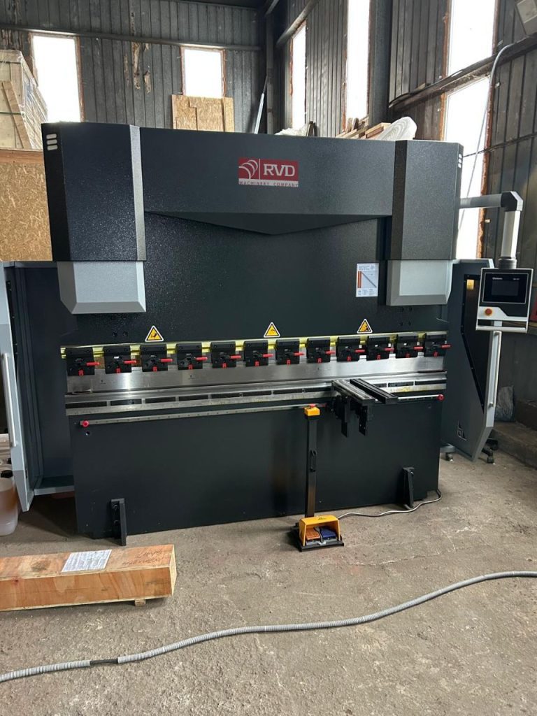 CNC press brake LP6325 front
