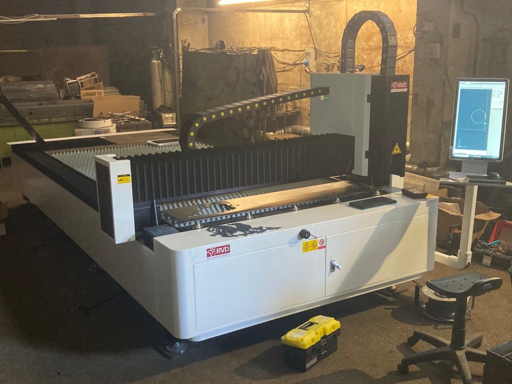 Fiber laser LF3015E left