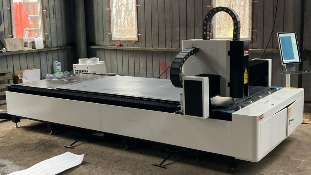 Fiber laser LF3015E back left